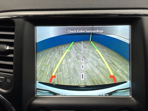 Used 2018 Jeep Grand Cherokee Altitude AWD/4WD image 14