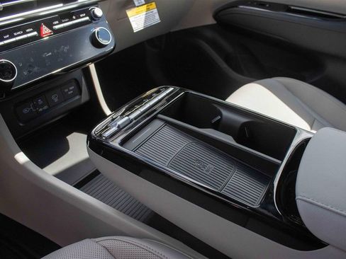 Used 2025 Hyundai Tucson Limited image 16