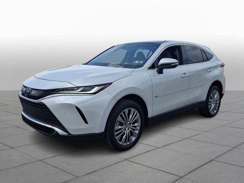 Used 2023 Toyota Venza Limited image 3