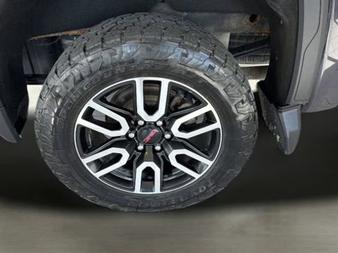 Used 2024 GMC Sierra 1500 AT4 w/ Technology Package AWD/4WD image 27
