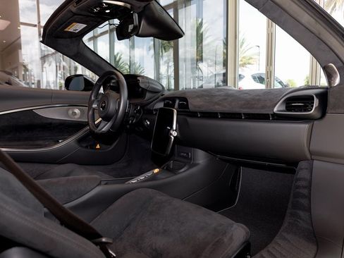 Used 2025 McLaren Artura Spider image 29