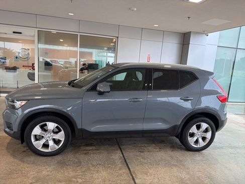 Used 2021 Volvo XC40 T5 Momentum AWD/4WD image 3
