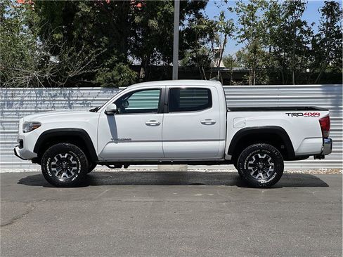 Used 2016 Toyota Tacoma TRD Off-Road w/ Towing Package AWD/4WD image 13