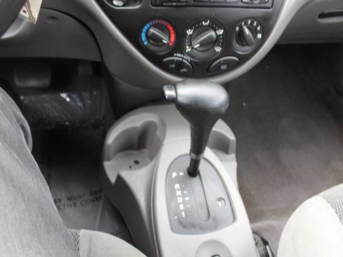 Used 2003 Ford Focus SE image 35