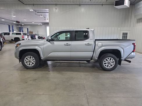 Used 2024 Toyota Tacoma SR5 AWD/4WD image 5