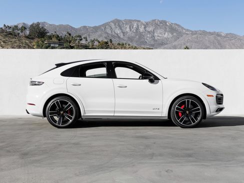 Used 2023 Porsche Cayenne GTS image 8