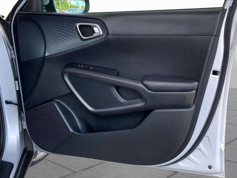 Used 2020 Kia Soul S FWD image 23