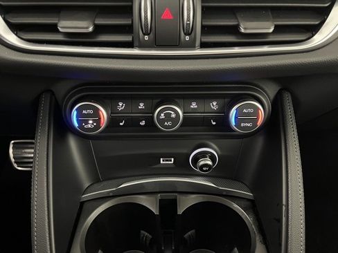 Used 2025 Alfa Romeo Stelvio Sprint w/ Convenience Package image 37