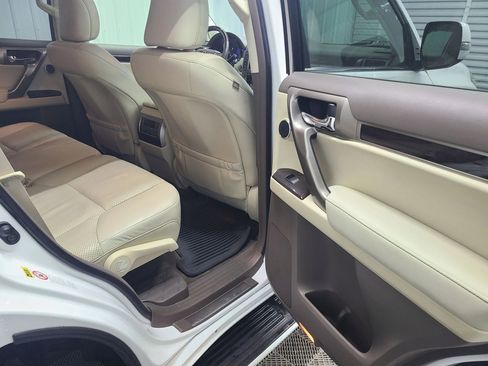 Used 2014 Lexus GX 460 Luxury image 39