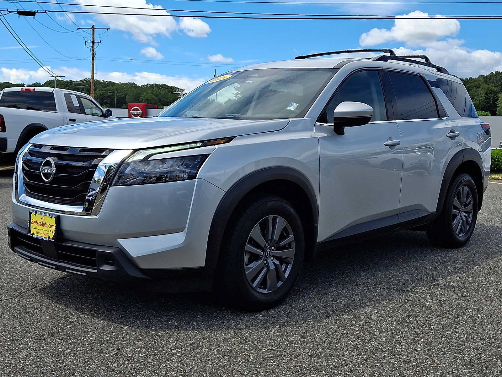 Used 2025 Nissan Pathfinder SV AWD/4WD image 3