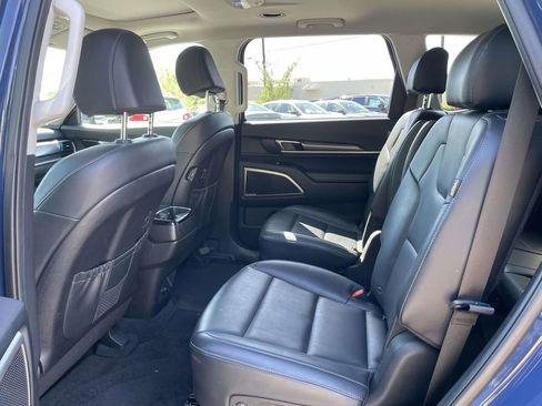 Used 2025 Kia Telluride S AWD/4WD image 13