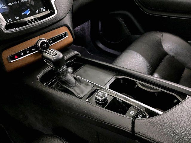 Used 2022 Volvo XC90 T6 Momentum w/ Climate Package AWD/4WD image 16