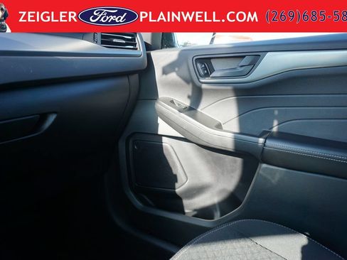 Used 2025 Ford Escape Active AWD/4WD image 29