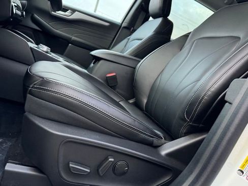 New 2026 Ford Escape SE w/ PHEV Premium Package FWD image 8