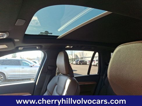 Certified 2022 Volvo XC90 T6 Momentum w/ Advanced Package image 16