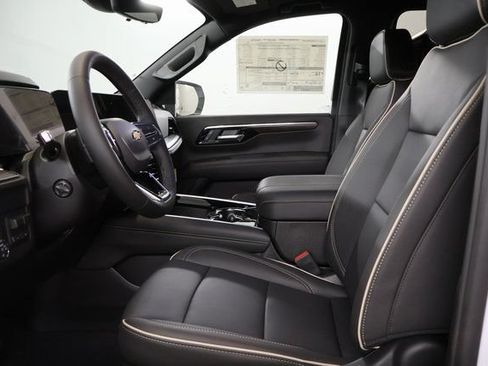 New 2026 Chevrolet Suburban Premier AWD/4WD image 12