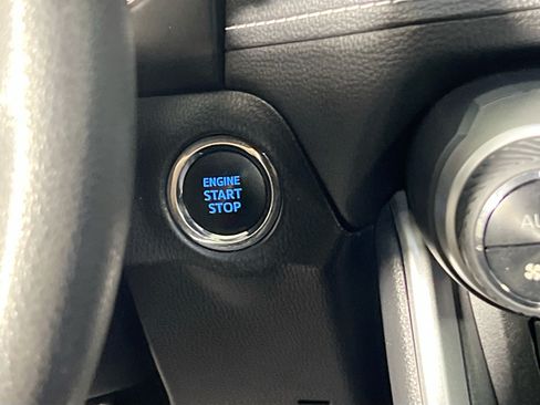 Used 2020 Toyota RAV4 XLE w/ Convenience Package FWD image 23