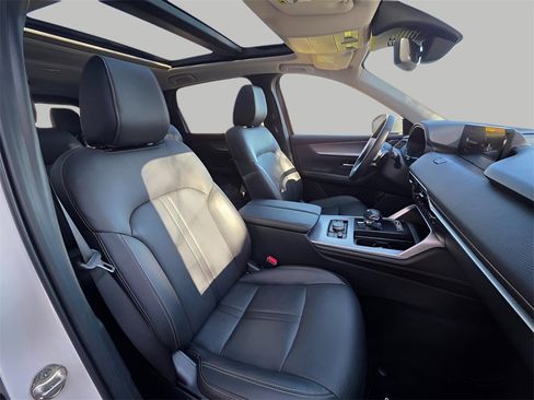 Used 2024 MAZDA CX-90 3.3 Turbo w/ Premium Package image 16