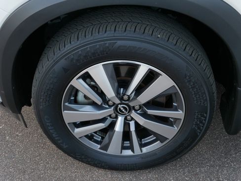 Used 2024 Nissan Pathfinder SL w/ Black Appearance Package image 15