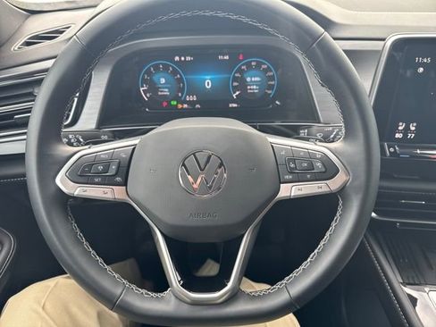 Certified 2025 Volkswagen Atlas Cross Sport SE w/ Panoramic Sunroof Package image 18