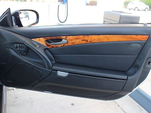 Used 2011 Mercedes-Benz SL 550 image 37