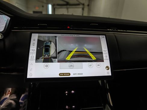 Used 2024 Land Rover Range Rover Sport Dynamic SE image 18