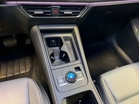 Certified 2025 Volkswagen Tiguan SE FWD image 27