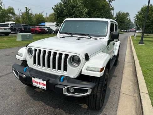 Used 2023 Jeep Wrangler Unlimited Sahara w/ Cold Weather Group AWD/4WD image 6