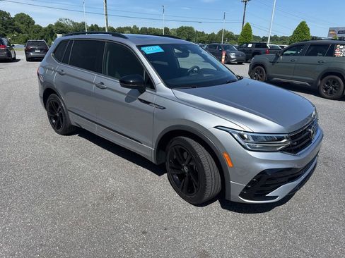 Certified 2023 Volkswagen Tiguan SE R-Line FWD image 3