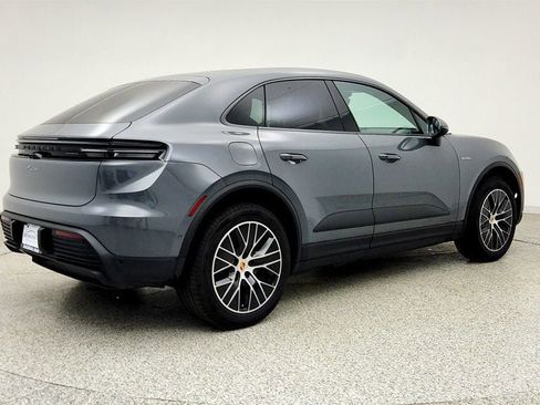 Used 2025 Porsche Macan Electric RWD image 5