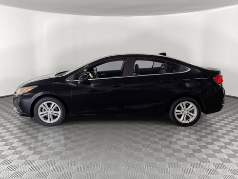 Used 2018 Chevrolet Cruze LT w/ Leather Package FWD image 2