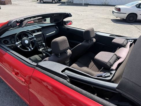 Used 2013 Ford Mustang Convertible RWD image 18
