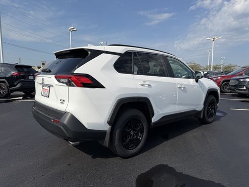 Used 2020 Toyota RAV4 XLE AWD/4WD image 8