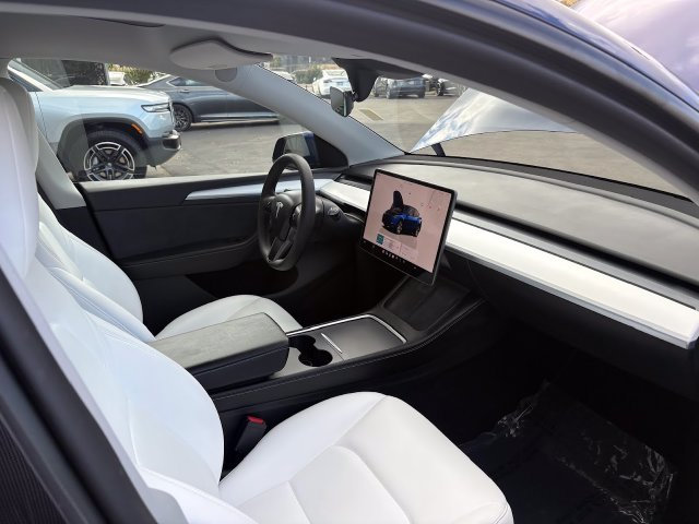 Used 2024 Tesla Model Y Long Range AWD/4WD image 18