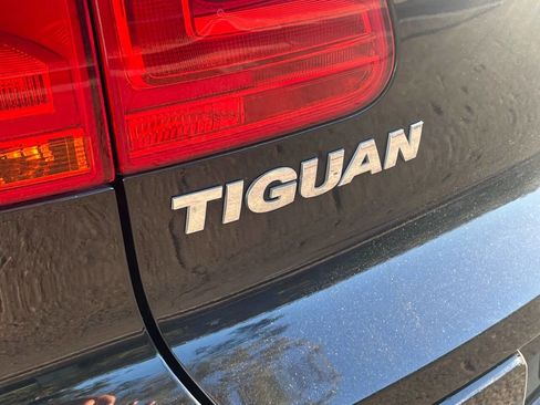 Used 2016 Volkswagen Tiguan S image 10