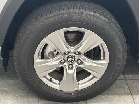 Used 2025 Toyota RAV4 XLE AWD/4WD image 6