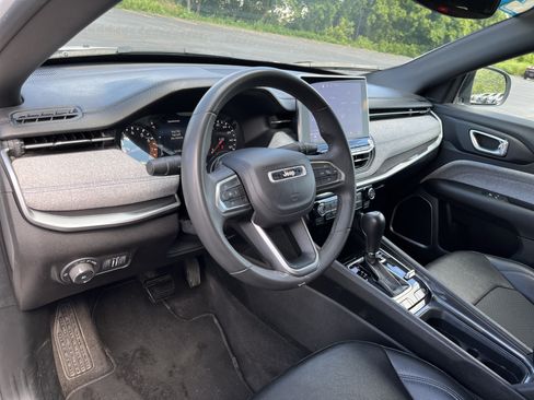 Used 2024 Jeep Compass Latitude AWD/4WD image 17