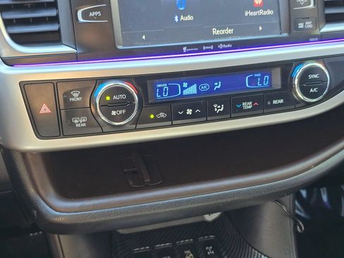Used 2017 Toyota Highlander XLE AWD/4WD image 25