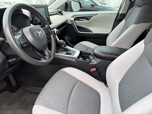 Used 2021 Toyota RAV4 XLE AWD/4WD image 18