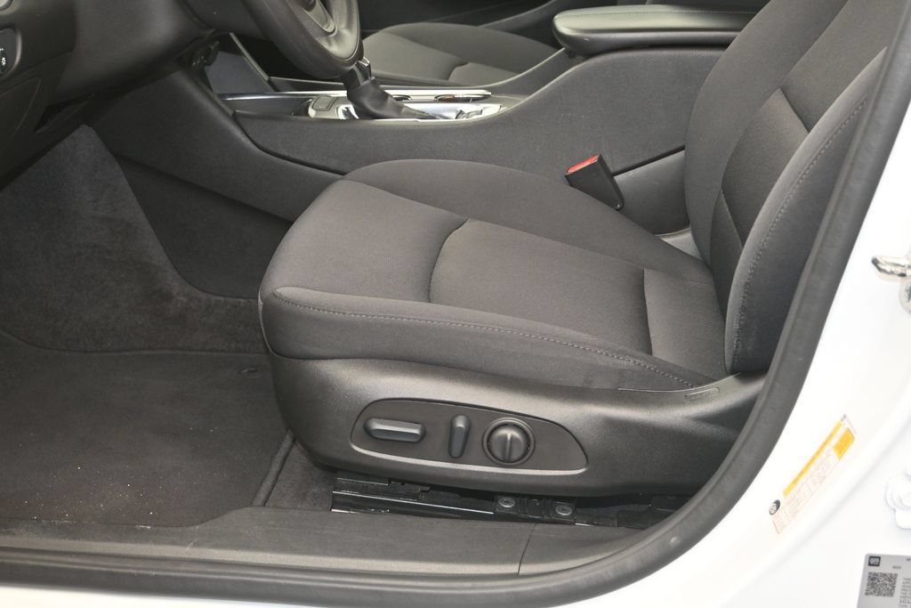 Certified 2025 Chevrolet Malibu LT FWD image 21
