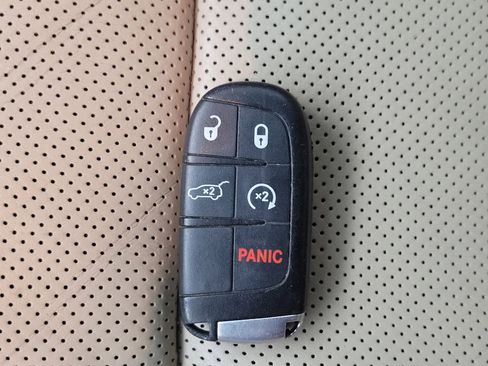 Used 2015 Jeep Grand Cherokee Overland AWD/4WD image 32