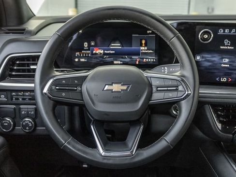 Used 2025 Chevrolet Tahoe LS RWD image 8