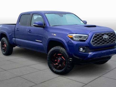 Used 2022 Toyota Tacoma TRD Sport w/ TRD Premium Sport Package image 3