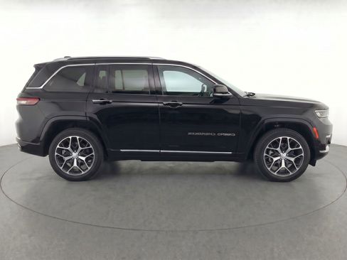 Used 2022 Jeep Grand Cherokee Summit AWD/4WD image 4
