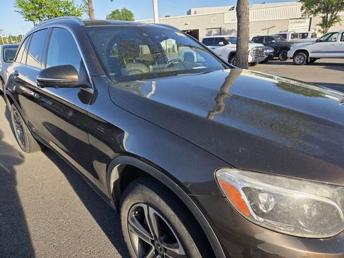 Used 2017 Mercedes-Benz GLC 300 4MATIC image 9