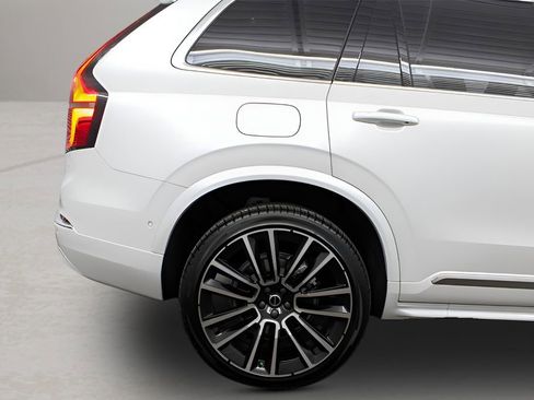New 2026 Volvo XC60 B5 Plus w/ Protection Package Premier image 20