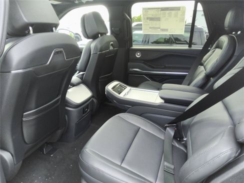New 2026 Lincoln Navigator Reserve w/ Jet Appearance Package AWD/4WD image 18