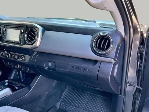 Used 2019 Toyota Tacoma SR5 AWD/4WD image 19