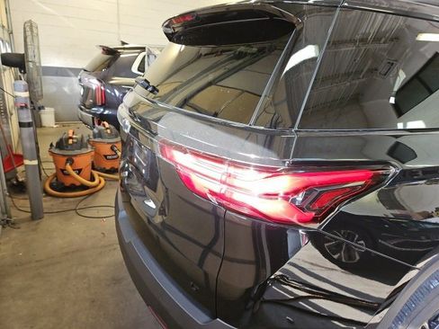 Used 2023 Chevrolet Traverse LT image 8