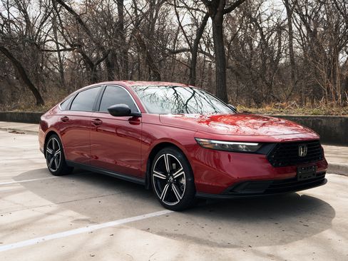 Used 2024 Honda Accord Sport image 2